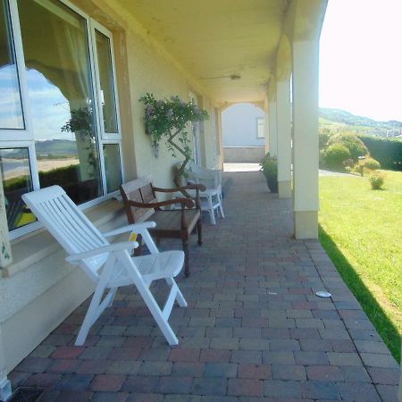 Johnny'S Beach House Bed & Breakfast Buncrana Exterior photo